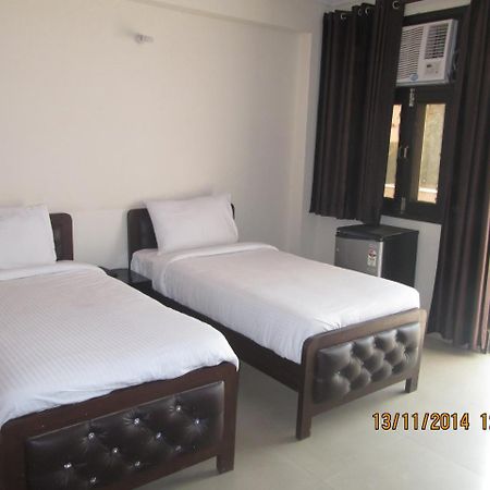 ניו דלהי Charanpahari Hotel מראה חיצוני תמונה