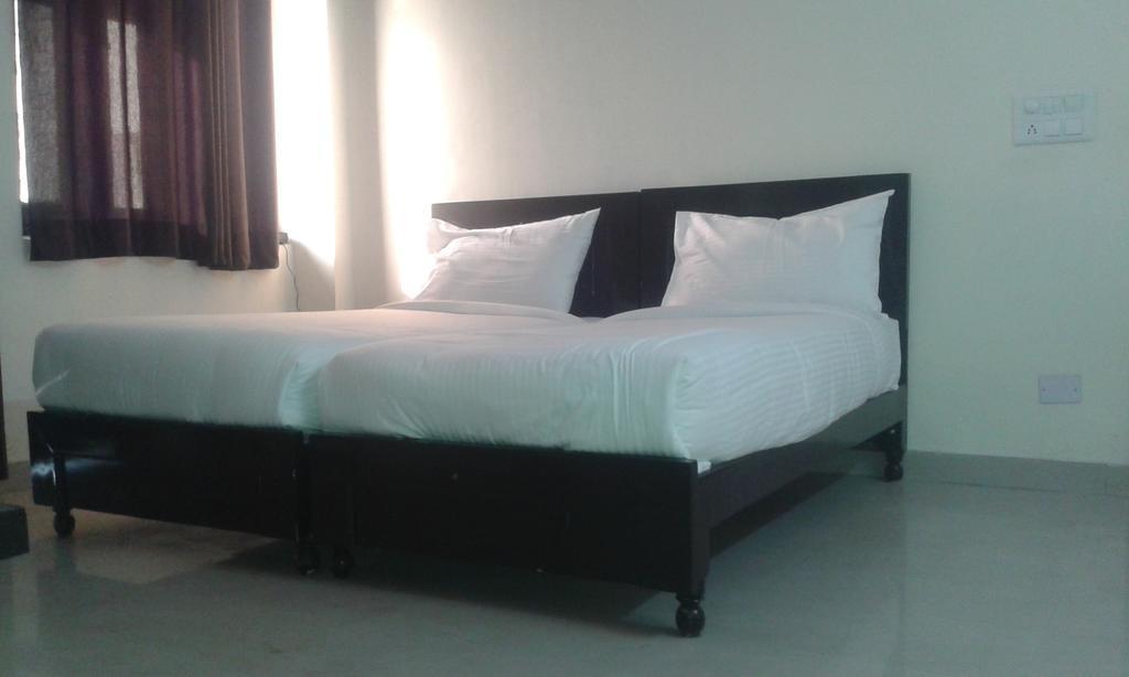 ניו דלהי Charanpahari Hotel חדר תמונה