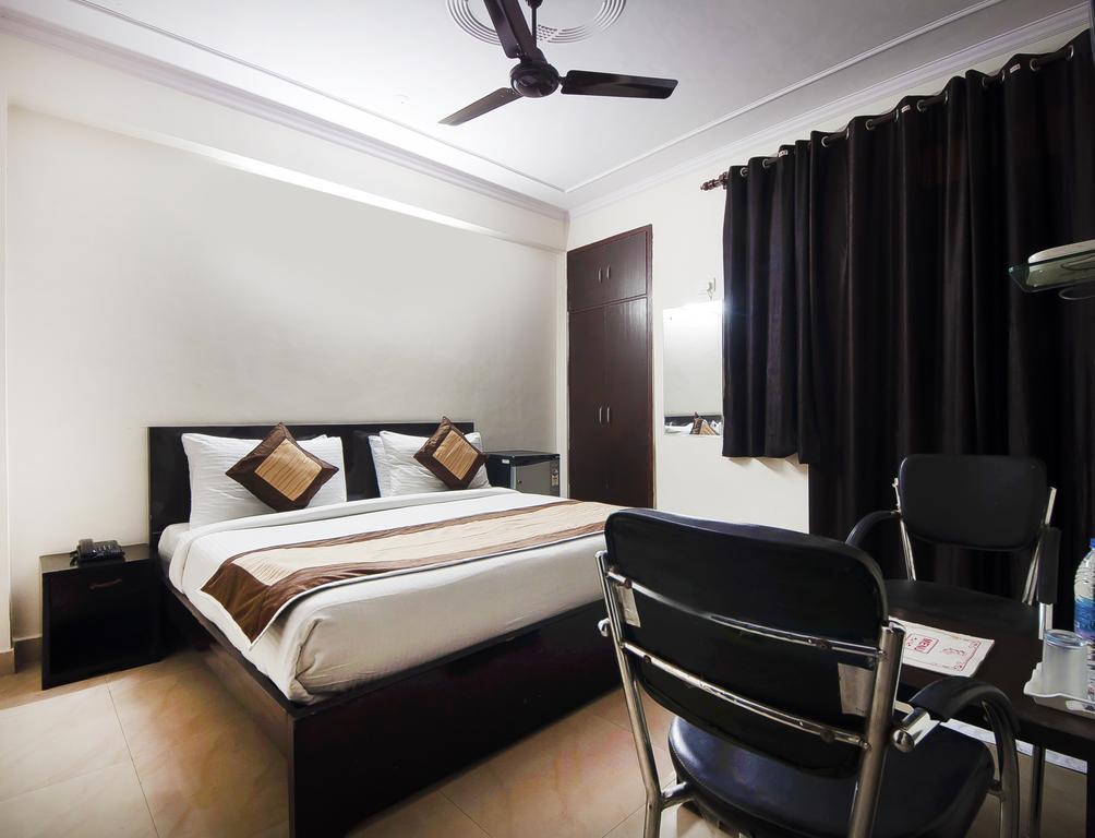 ניו דלהי Charanpahari Hotel מראה חיצוני תמונה