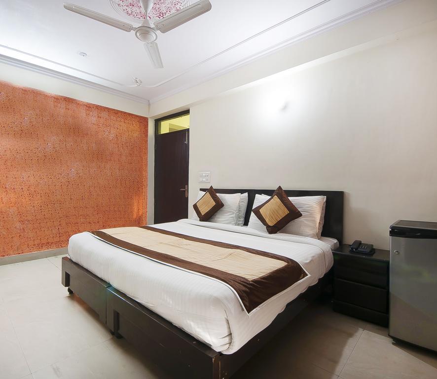 ניו דלהי Charanpahari Hotel מראה חיצוני תמונה