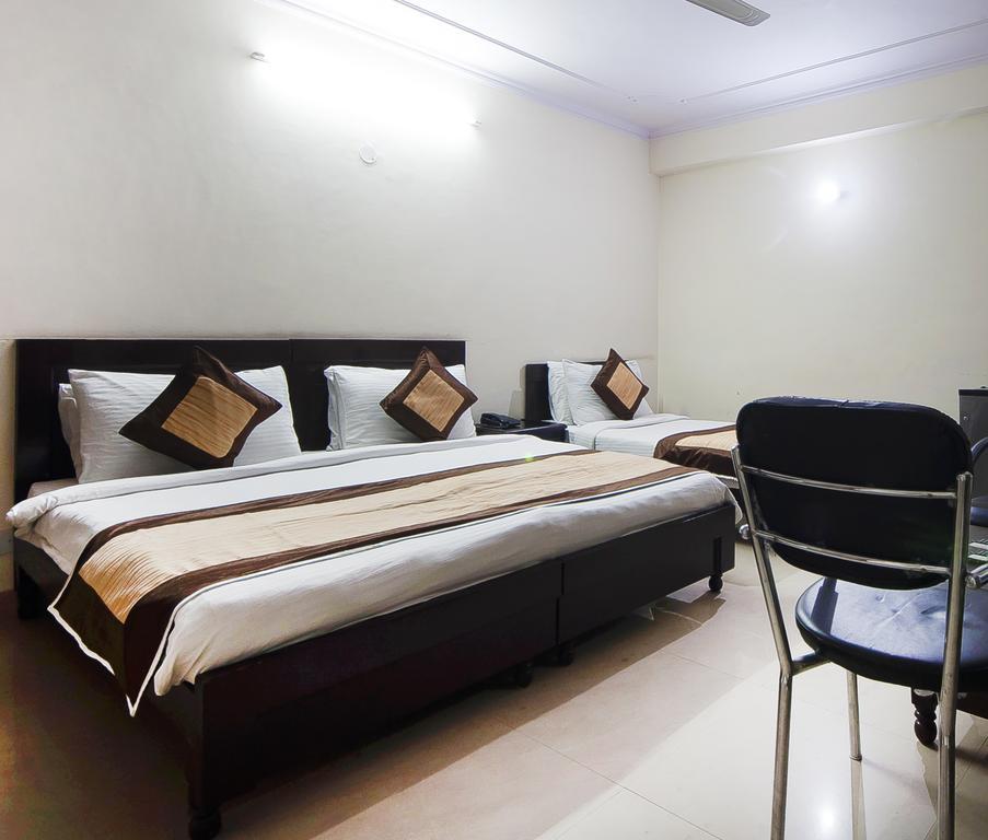 ניו דלהי Charanpahari Hotel מראה חיצוני תמונה