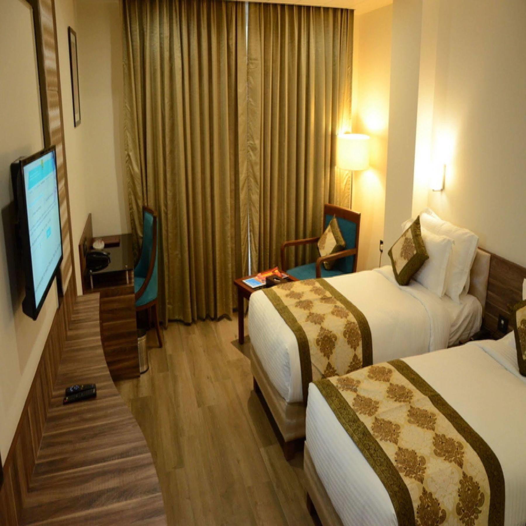 ניו דלהי Charanpahari Hotel מראה חיצוני תמונה