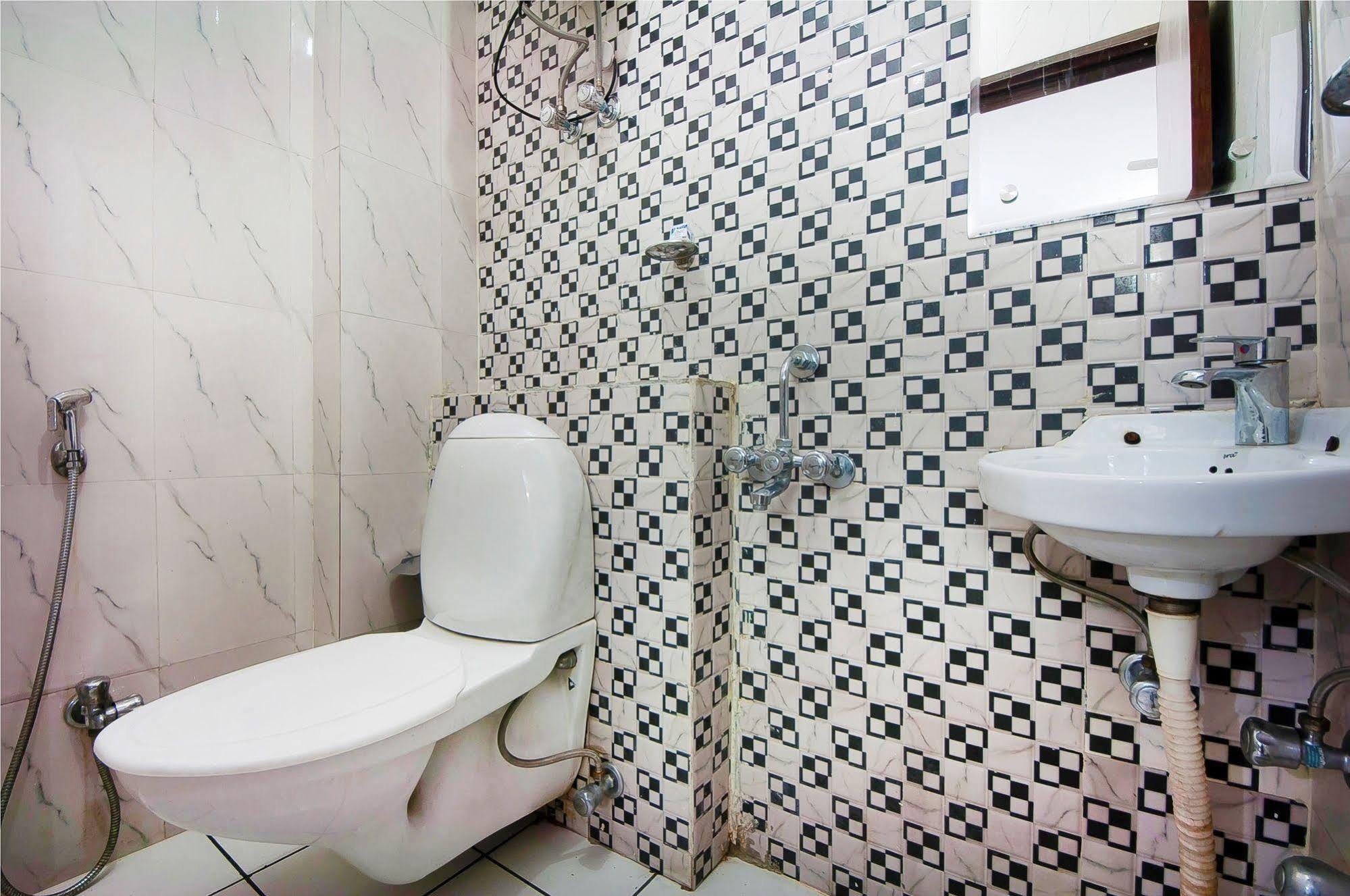 ניו דלהי Charanpahari Hotel מראה חיצוני תמונה