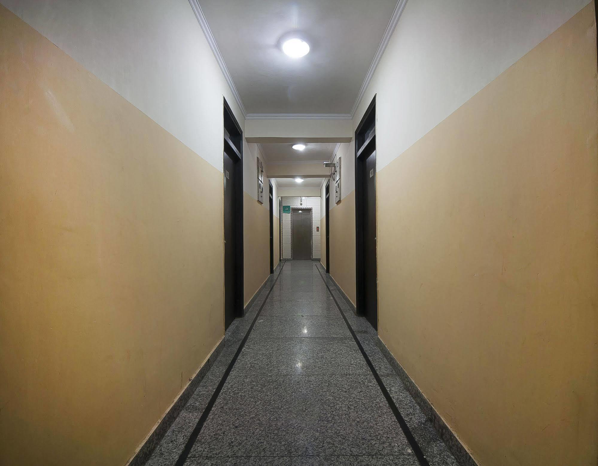 ניו דלהי Charanpahari Hotel מראה חיצוני תמונה