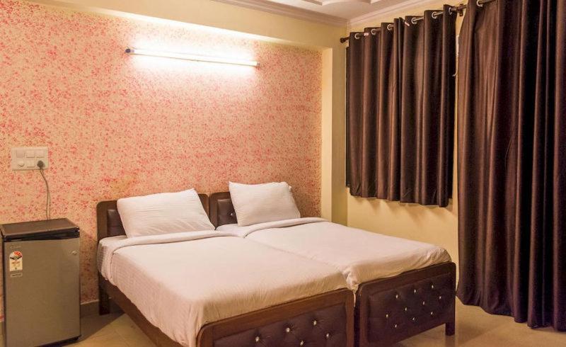 ניו דלהי Charanpahari Hotel מראה חיצוני תמונה
