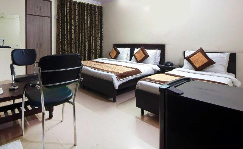 ניו דלהי Charanpahari Hotel מראה חיצוני תמונה